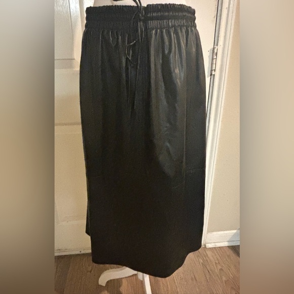 Simply Vera Wang Faux Leather Aline Skirt - Picture 3 of 10